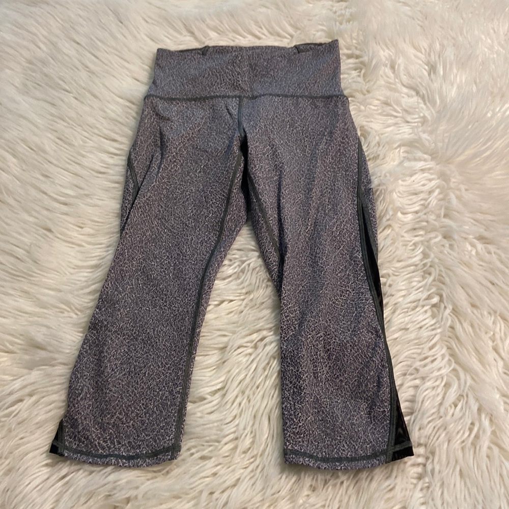 Lululemon Short Leggings size 4 used but good condition please see all photos